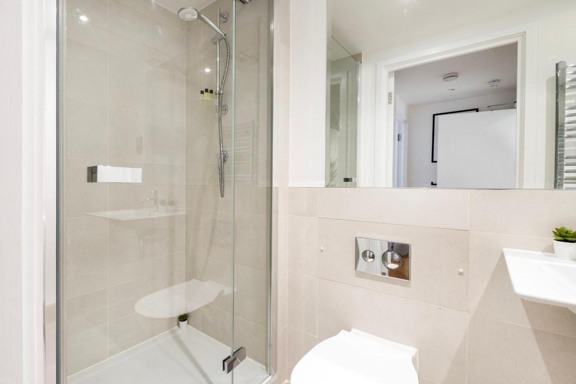 Fitzrovia With Balcony - Cityapartmentstay Лондон Экстерьер фото