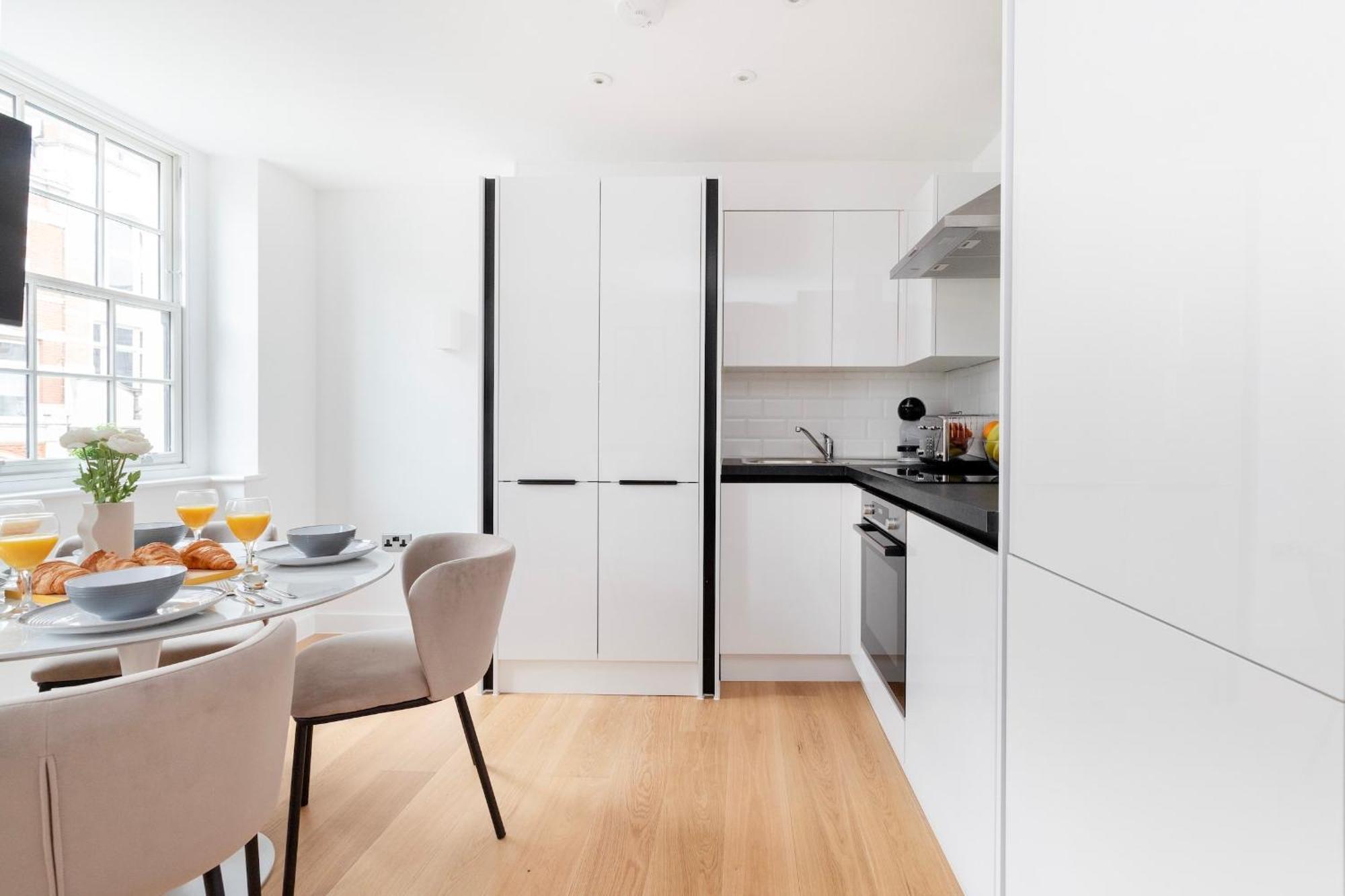 Fitzrovia With Balcony - Cityapartmentstay Лондон Экстерьер фото